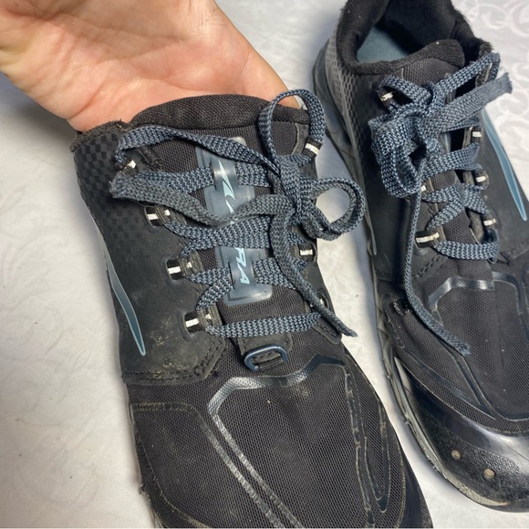 Altra Women’s Superior 4.5 Size 8 Black and Blue Pre Owned See Photos Shoes - Picture 4 of 16